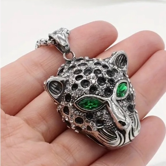 Leopard Head Pendant On 23” Chain - Picture 2 of 4